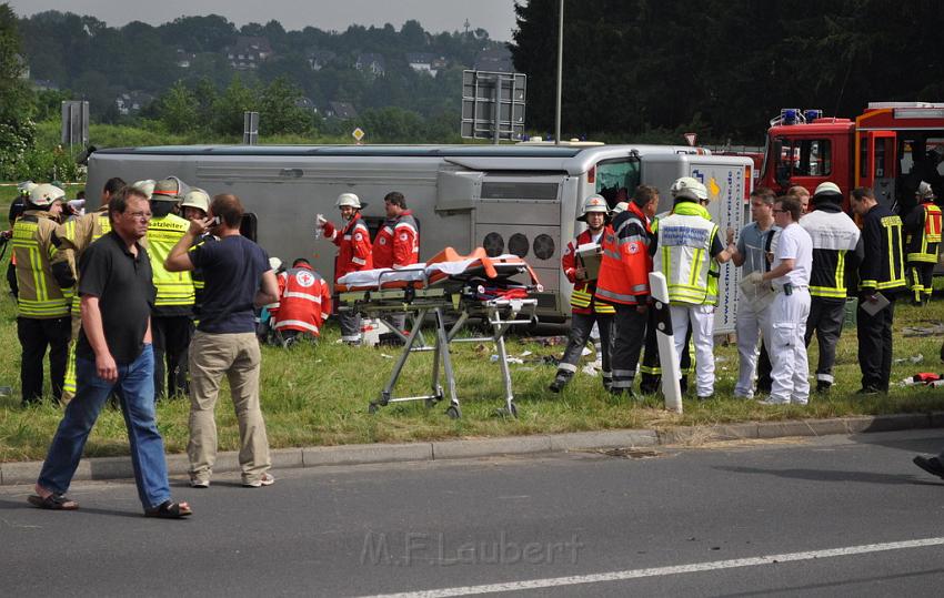 Schwerer Unfall mit Reisebus Lohmar Donrather Dreieck P012.JPG